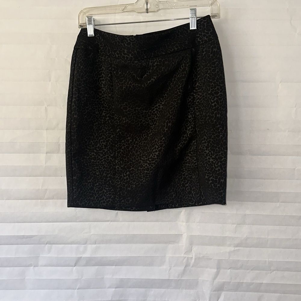 Cynthia Rowley Women's Black Animal Print Skirt Size 4 Stylish Mid-Length
